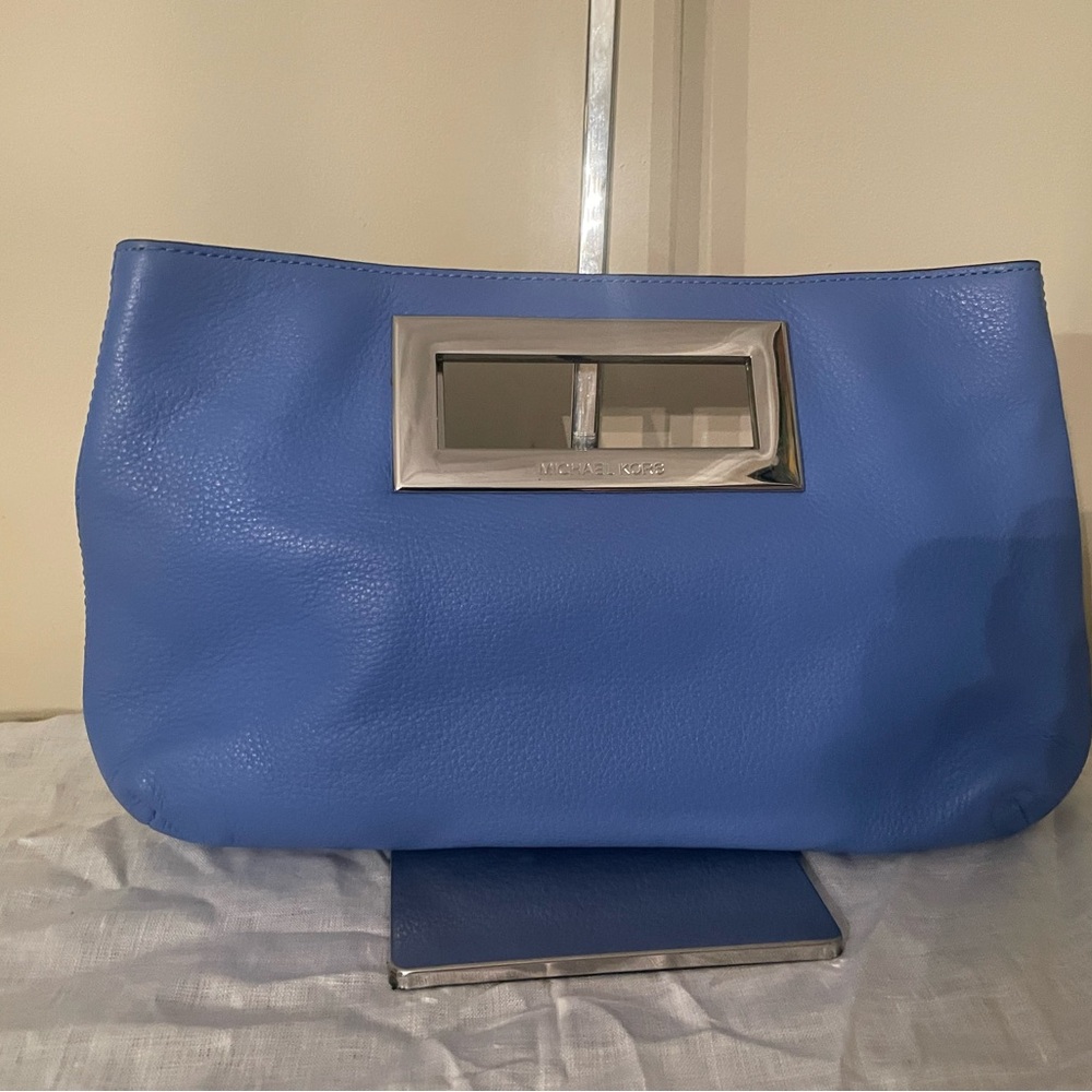Micheal Kors Clutch - EUC - Picture 2 of 6
